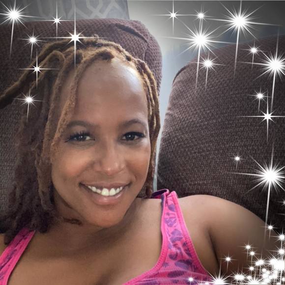 Profile Picture of Chandria Ford (@chandriaford) on Poshmark