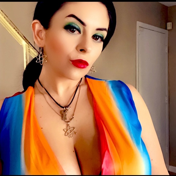 Profile Picture of Atom Smith (@xatomicgoddessx) on Poshmark