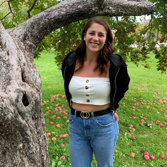 Profile Picture of Eleonor Buteau (@eleonorbuteau) on Poshmark