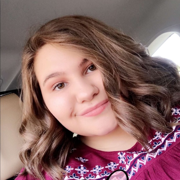 Profile Picture of Michaela Bowling (@kkaybugg) on Poshmark