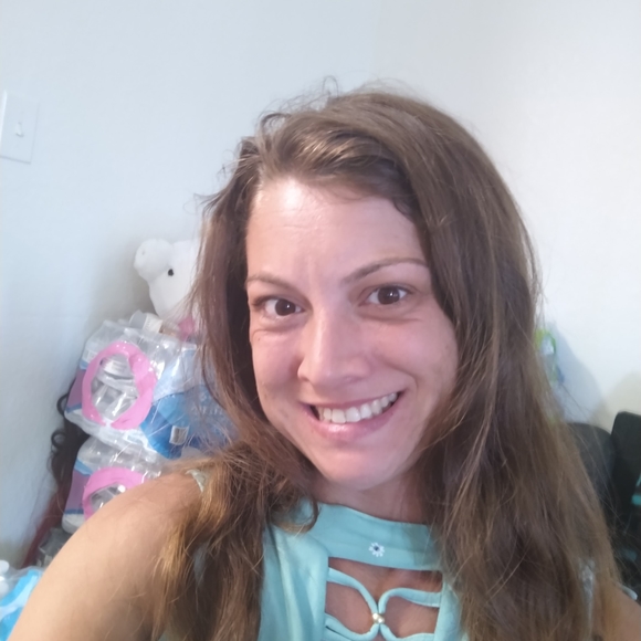 Profile Picture of Kimberly Bates (@kbates27) on Poshmark