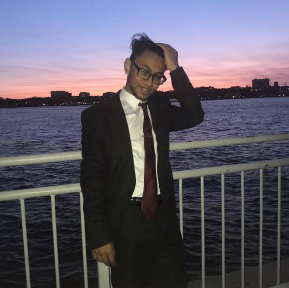 Profile Picture of Akif Akif (@akiiif) on Poshmark