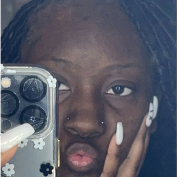 Profile Picture of Adrianne Batts (@enna_irda) on Poshmark