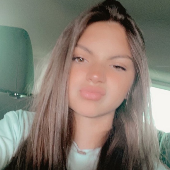 Profile Picture of Dakota Dahlstrom (@dakotadahlstrom) on Poshmark