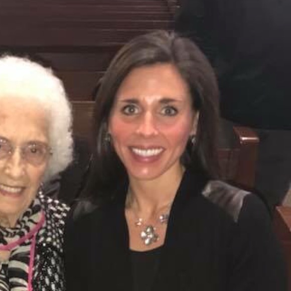 Profile Picture of Jennifer Blucas (@jablucas) on Poshmark