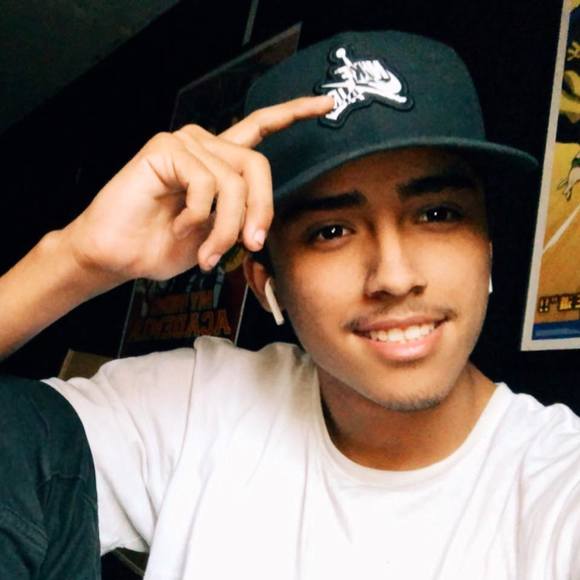 Profile Picture of Sean Ramos (@royseanramos) on Poshmark