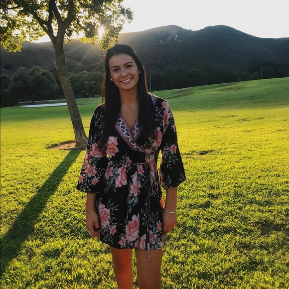 Profile Photo of Olivia Ciccarelli (@oliviac21) on Poshmark