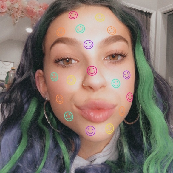 Profile Picture of Madi Sillato (@madi_1163) on Poshmark