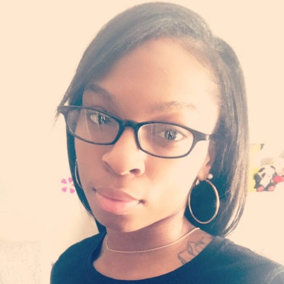 Profile Picture of Nicole Best (@njanai25) on Poshmark