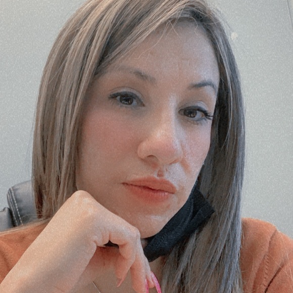 Profile Picture of Daniela Jiles (@danielajiles) on Poshmark