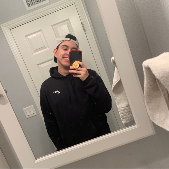 Profile Picture of Damian Gutierrez (@damejr4) on Poshmark