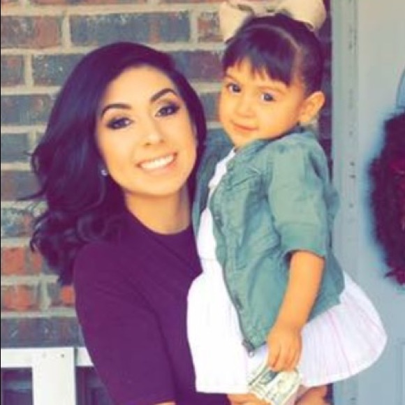 Profile Picture of Perla Athayde (@perlaathayde) on Poshmark