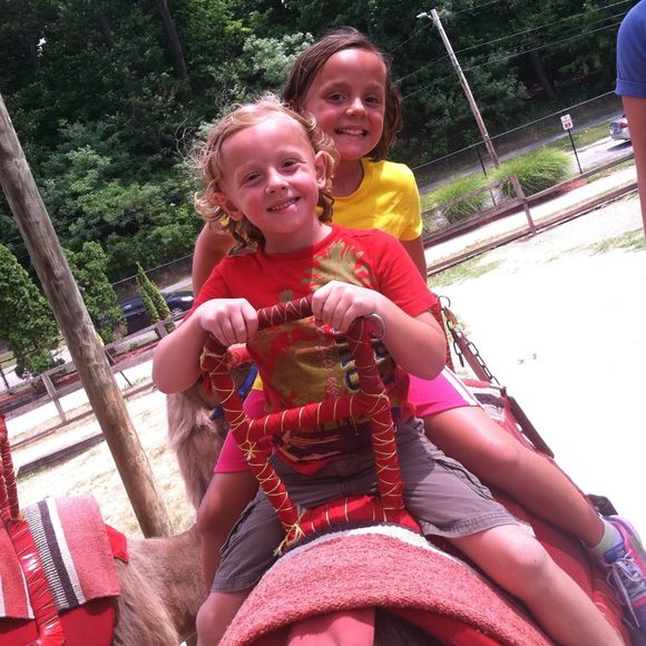 Profile Picture of Bess Truxel (@besstruxel) on Poshmark