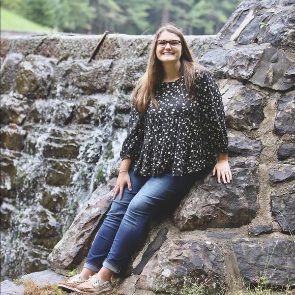 Profile Picture of Caitlin Pyle (@caitlinpyle) on Poshmark