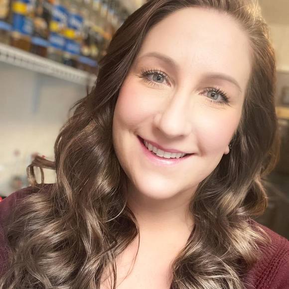 Profile Picture of Lindsay Jarvis (@linds_aj) on Poshmark