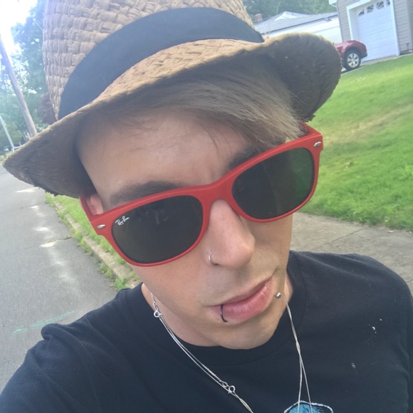 Profile Picture of Ryan Stubbs (@ryanhill4813) on Poshmark