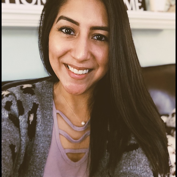 Profile Picture of Erica Heeschen (@elheeschen) on Poshmark