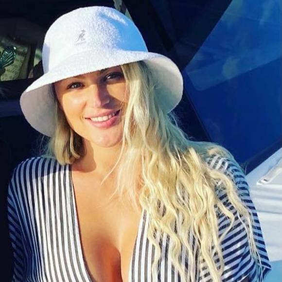 Profile Picture of Chantel Lowen (@chantelly88) on Poshmark