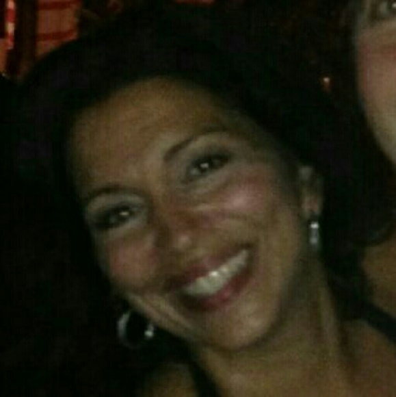 Profile Picture of Elisa Boralsky (@elisab529) on Poshmark