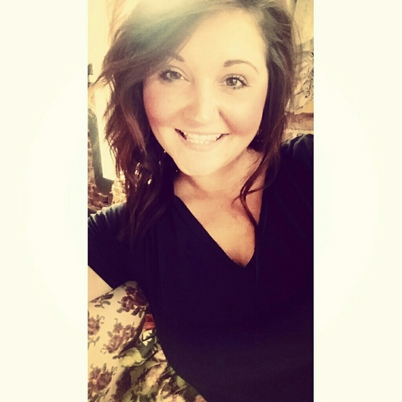 Profile Picture of Haley Bryce (@haleybryce) on Poshmark