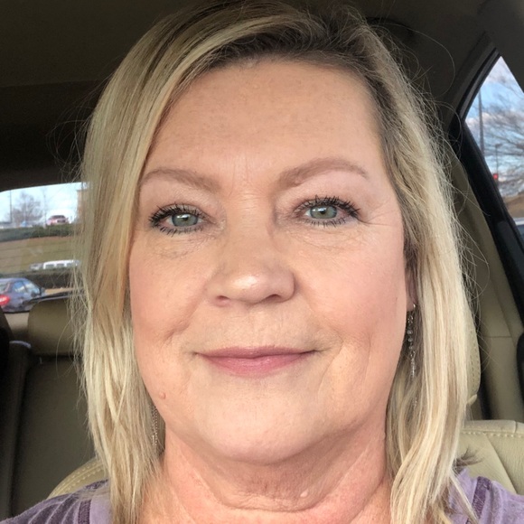Profile Picture of Anita Turner (@anitat2) on Poshmark