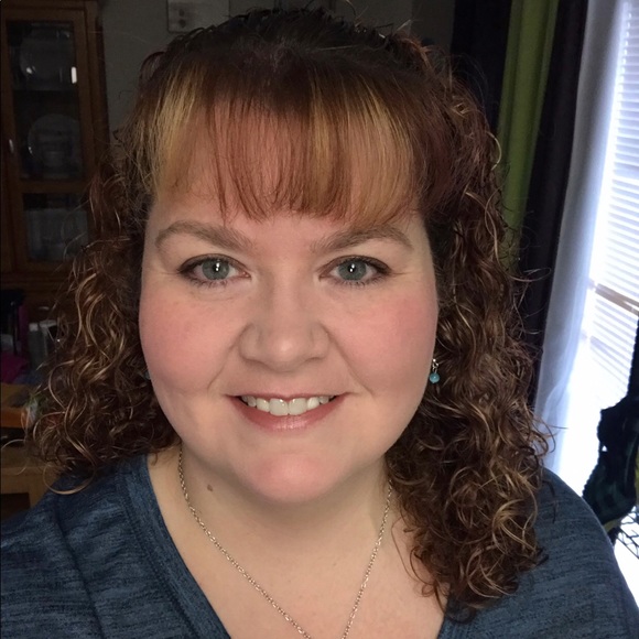 Profile Picture of Dorie Wilburn (@doebug79) on Poshmark