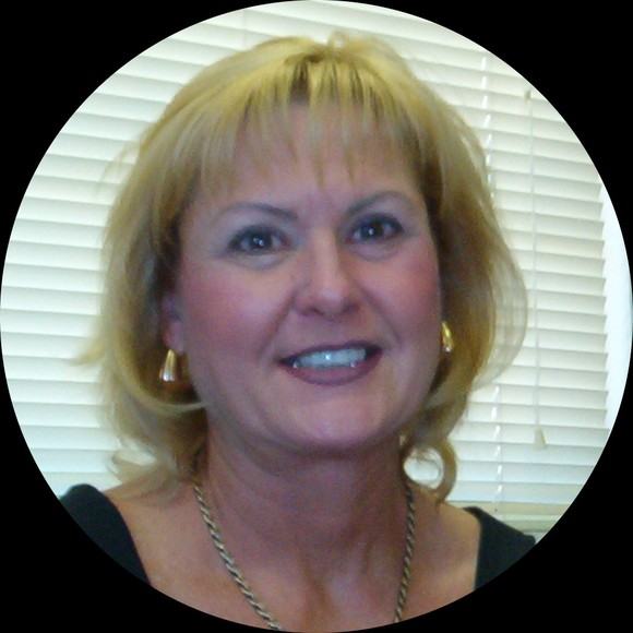 Profile Picture of Nina Sutherland (@buffbetty) on Poshmark