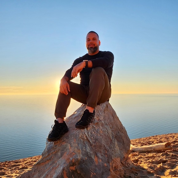 Profile Picture of Javier Peralta (@javier2683) on Poshmark