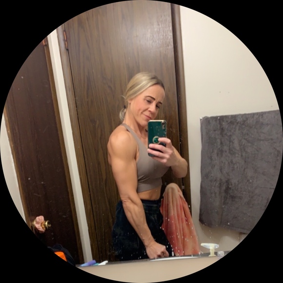 Profile Picture of Jessica Shaddy (@messyjessy11) on Poshmark