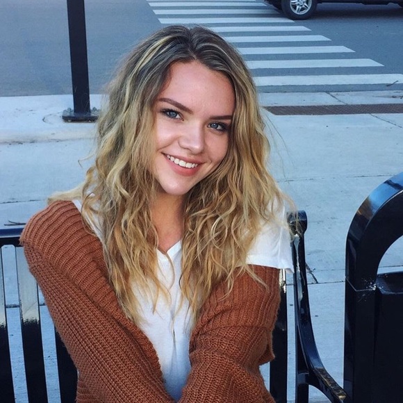 Profile Picture of Lily Pavlova (@lilypav) on Poshmark