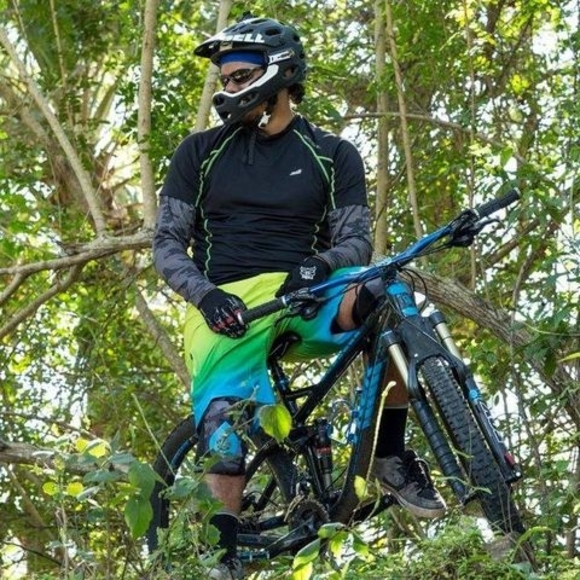 Profile Picture of Paul Chavannes (@finichan) on Poshmark