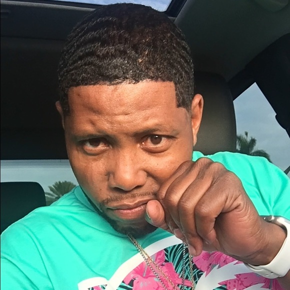 Profile Picture of Edward Phillips (@tanaman305) on Poshmark