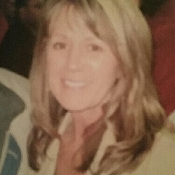 Profile Picture of Deann Martin (@deannlynns) on Poshmark