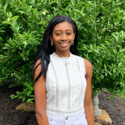 Profile Picture of Phoebe Hines (@phoeberyonne) on Twitter