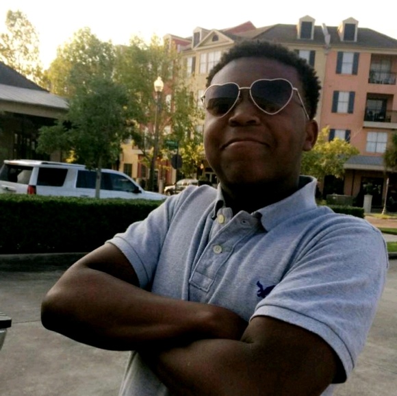 Profile Picture of Lawrence Williams (@lawrencepop) on Poshmark