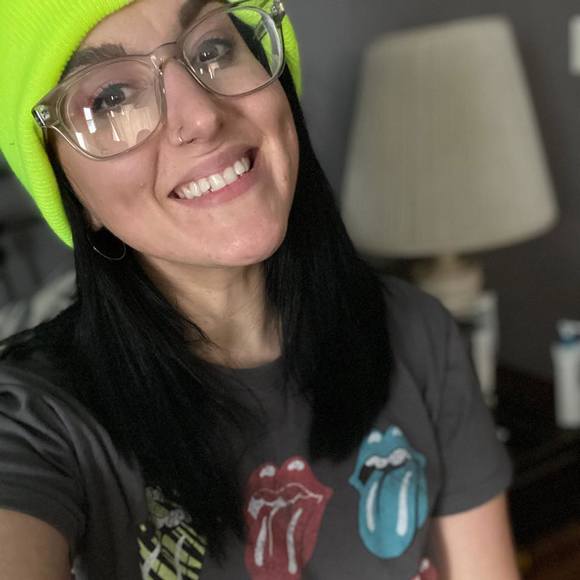 Profile Picture of Jonni Haught-woodling (@jojowoodxo) on Poshmark