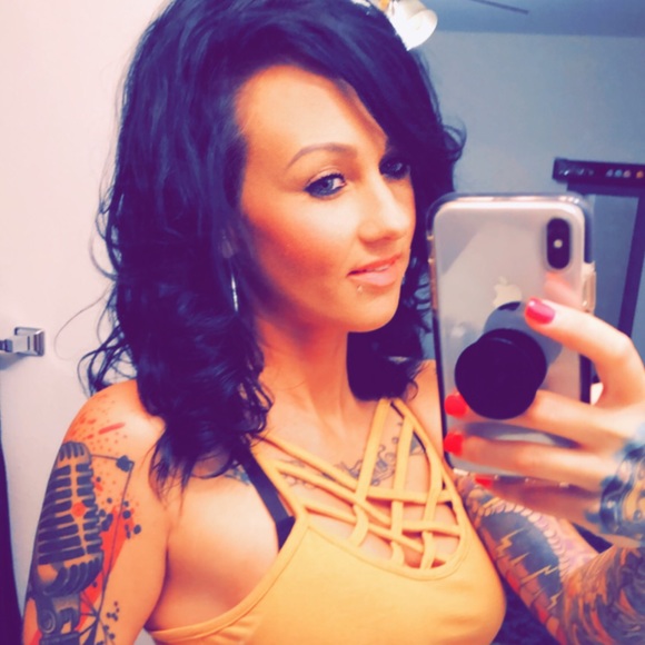 Profile Picture of Sami Drennan (@samidrennan) on Poshmark