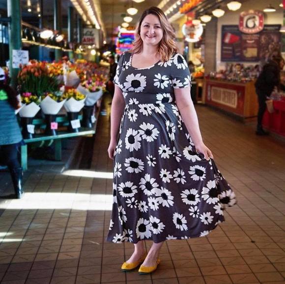 Profile Picture of Ruth Sonsteng (@ruthsonsteng) on Poshmark