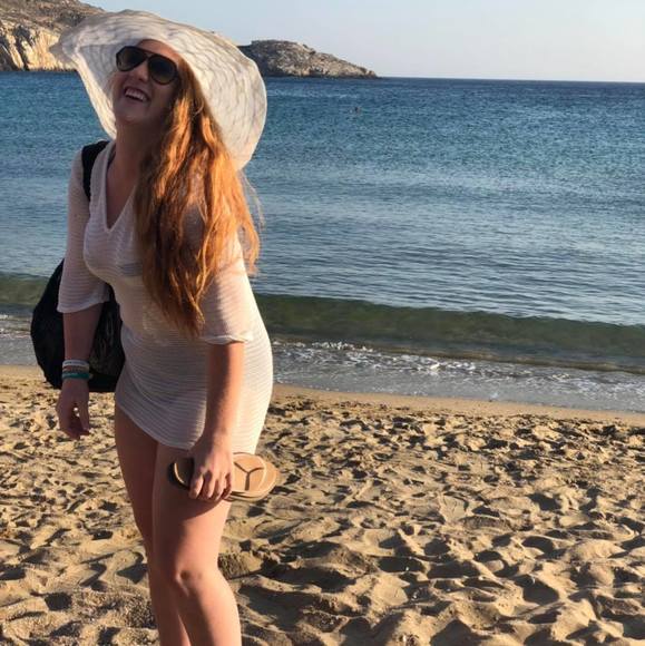 Profile Picture of Leanne Tompkins (@ltompkins91) on Poshmark