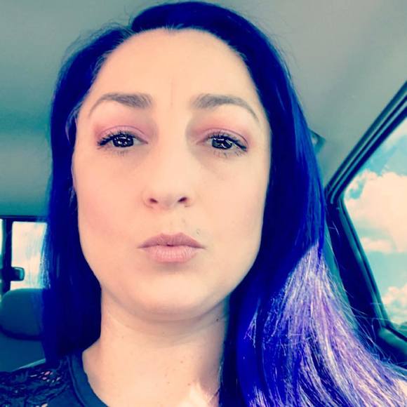 Profile Picture of Danni Coscino (@dcoscino) on Poshmark