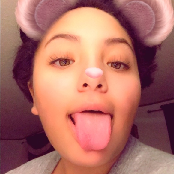 Profile Picture of Vianney Dorry (@vdorry) on Poshmark