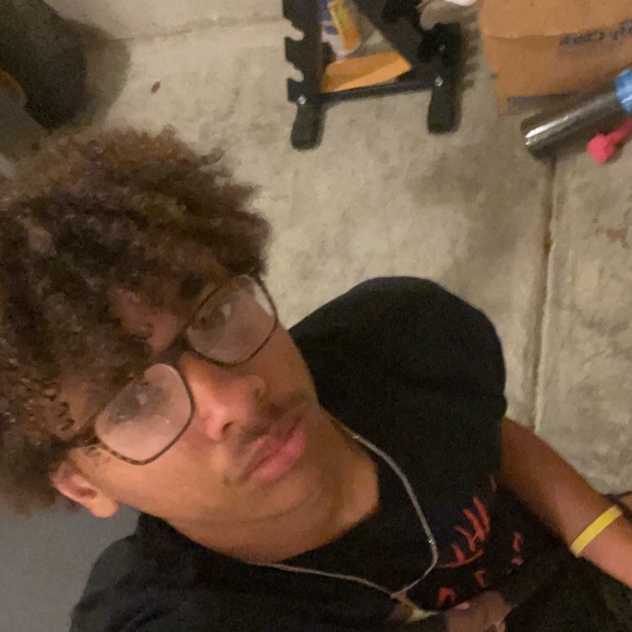 Profile Picture of Grant Mullins (@mullinsgrant) on Poshmark