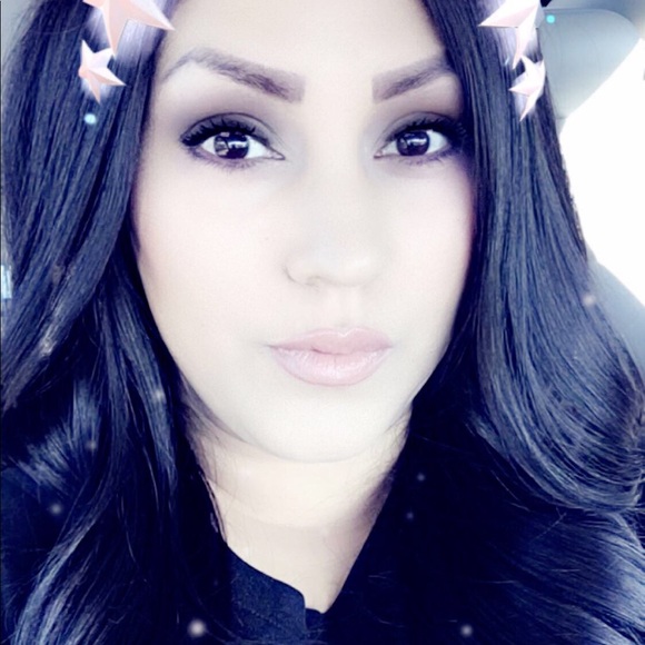 Profile Picture of Michelle Desmith (@mdesmith83) on Poshmark