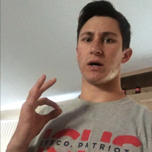 Profile Picture of Derek Tolliver (@dmoney000) on Poshmark