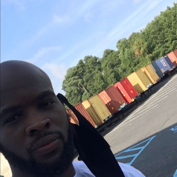 Profile Picture of Eric Samson (@ericsamson) on Poshmark