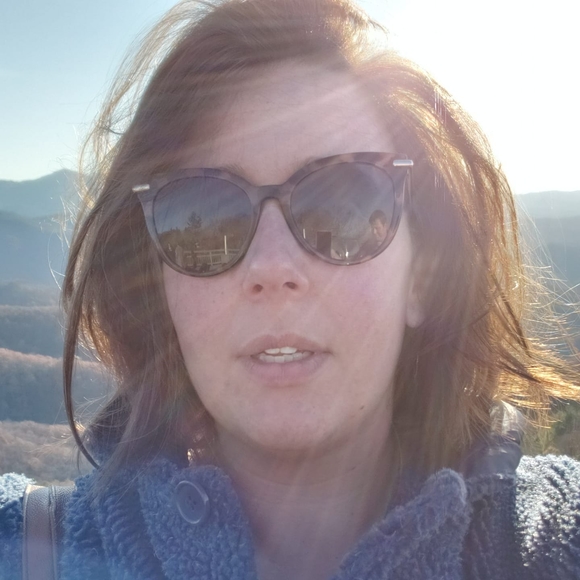 Profile Picture of Mary Dahlsten (@mldahlsten) on Poshmark