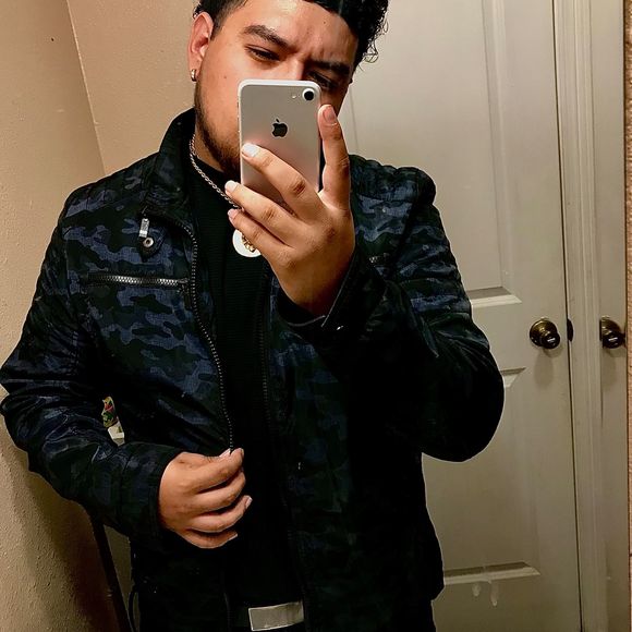 Profile Picture of Alex Miguel (@alexmiguel586) on Poshmark