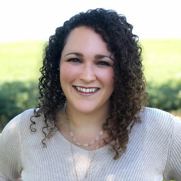 Profile Picture of Amanda Bieganski (@lastoftheglens) on Poshmark