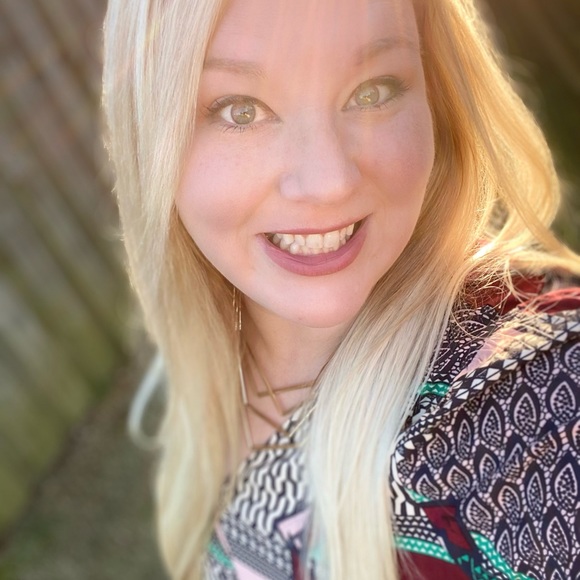 Profile Picture of Leann Lea (@leann_lea) on Poshmark