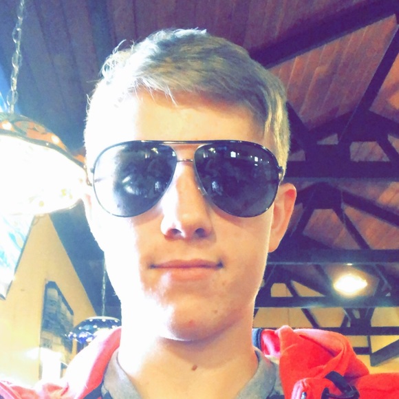 Connor Lindsey - Poshmark Profile Picture of Connor Lindsey (@connor_lindsey) on Poshmark